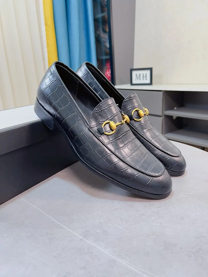 Men's shoes💰520🌸🌸【GUCCi】Original calfskin, water-dyed cowhide lining, original outsole, men's and women's fashion, formal casual leather shoes, slip-on men's and women's shoes series, young fashion, European and American trends, British style, random matching, comfortable feet, standard code: men's size 38-44 (45 can be customized)\nGrade: same style as the official website, original quality